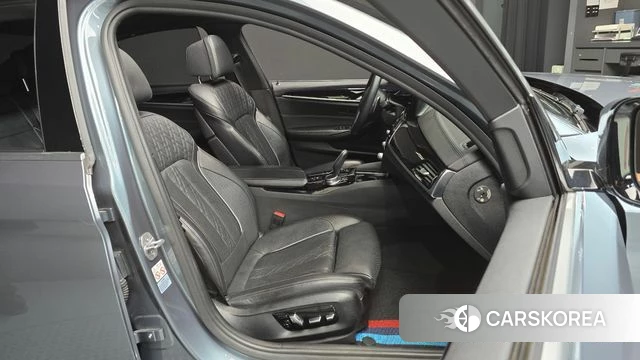 BMW 5 Series (G30) 2018 Серый из Кореи, фото 2