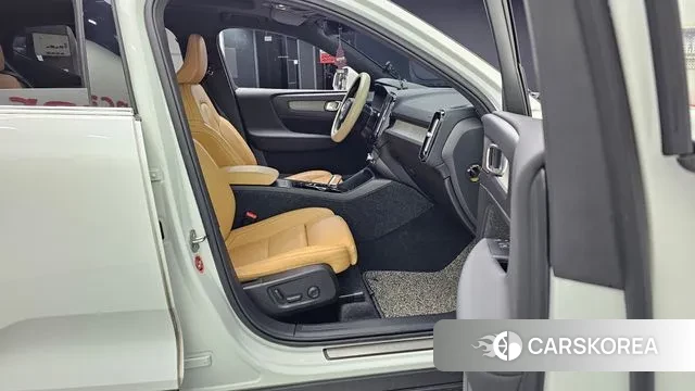 Volvo XC40 2022 Белый из Кореи, фото 2