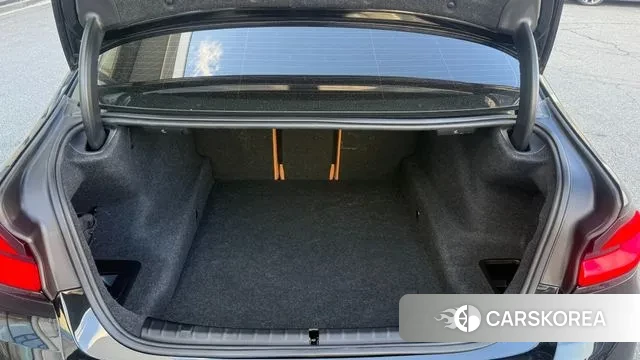 BMW 5 Series (G30) 2023 Черный из Кореи, фото 2