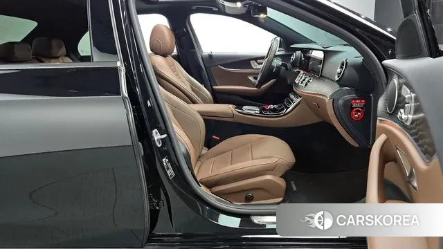 Mercedes-Benz E-Class W213 2022 Черный из Кореи, фото 2