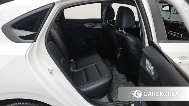 Kia The New K3 2nd generation 2024 Белый из Кореи, фото 2
