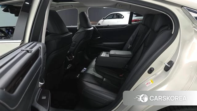 Lexus ES300h 7th generation 2019 Жемчужный цвет из Кореи, фото 2