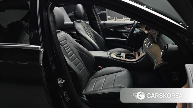 Mercedes-Benz E-Class W213 2021 Черный из Кореи, фото 2