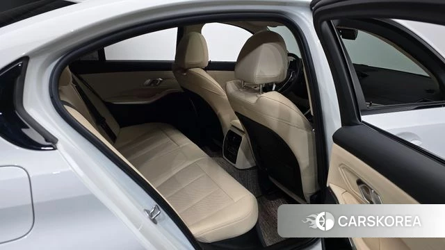 BMW 3 Series (G20) 2023 Белый из Кореи, фото 2