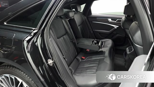 Audi A6 (C8) 2025 Черный из Кореи, фото 2
