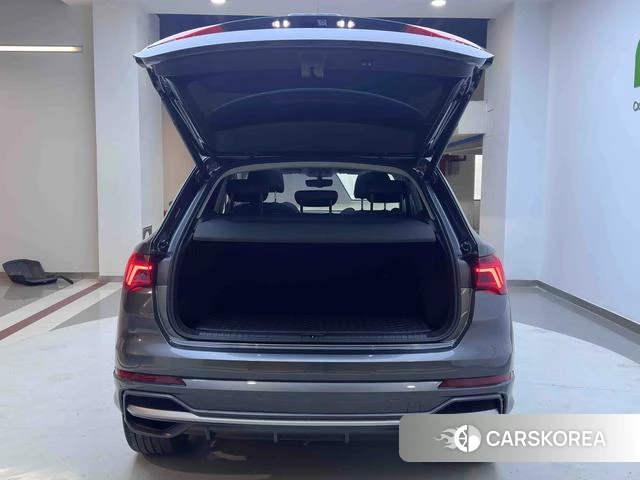 Audi Q3 2023 Темно-серый из Китая, фото 2