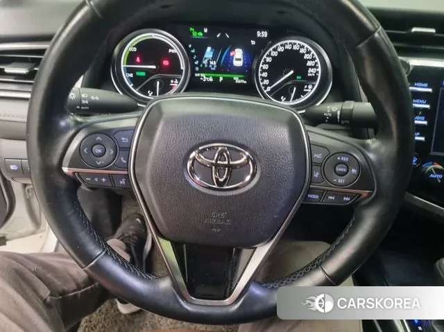 Toyota Camry (XV70) 2021 Серебряный из Кореи, фото 2
