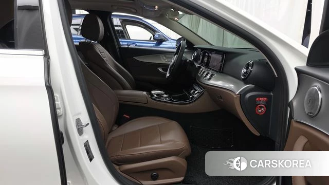 Mercedes-Benz E-Class W213 2018 Белый из Кореи, фото 2