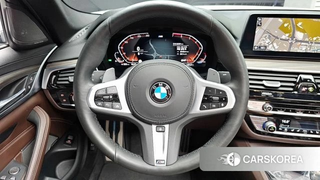 BMW 5 Series (G30) 2020 Белый из Кореи, фото 2