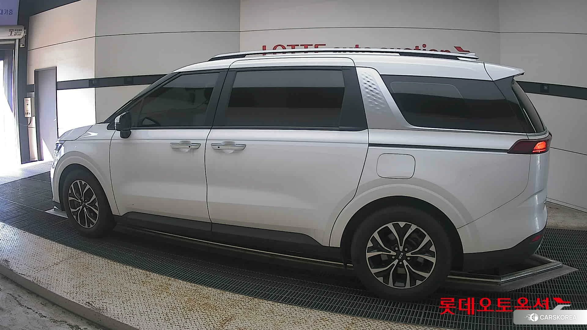 Kia Carnival 2021 Snow White Pearl (optional) из Кореи, фото 2