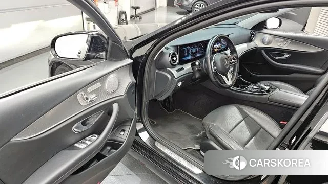 Mercedes-Benz E-Class W213 2018 Черный из Кореи, фото 2