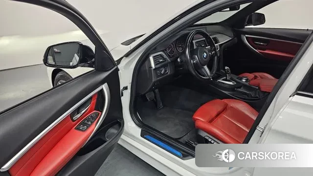 BMW 3 Series (F30) 2018 Белый из Кореи, фото 2