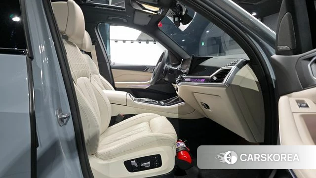 BMW X5 (G05) 2025 Серебристо-серый из Кореи, фото 2