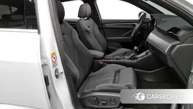 Audi Q3 (F3) 2023 Белый из Кореи, фото 2