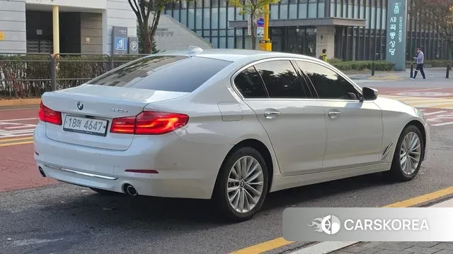 BMW 5 Series (G30) 2018 Белый из Кореи, фото 2