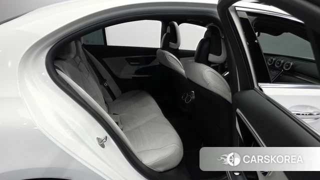 Mercedes-Benz C-Class W206 2022 Белый из Кореи, фото 2