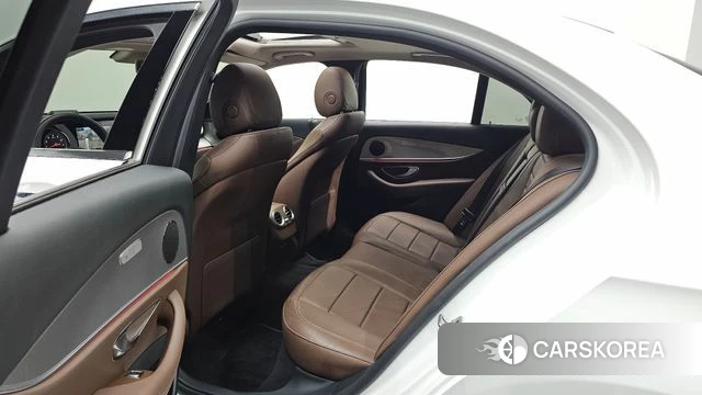 Mercedes-Benz E-Class W213 2019 Белый из Кореи, фото 2