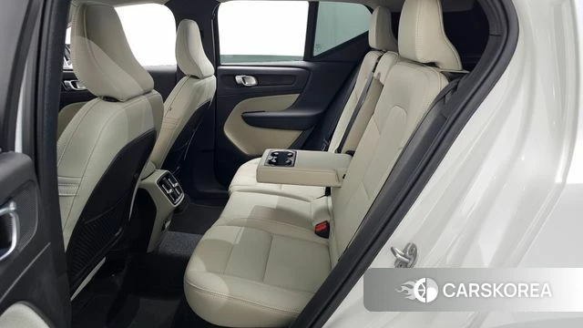 Volvo XC40 2025 Белый из Кореи, фото 2