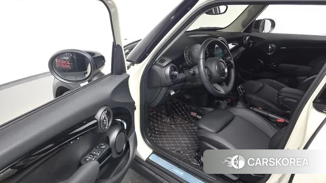 Mini Cooper 2021 Жемчужный цвет из Кореи, фото 2