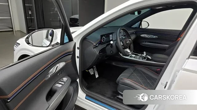 Genesis GV70 2025 Белый из Кореи, фото 2