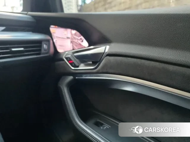 Audi e-Tron 2021 Черный из Кореи, фото 2