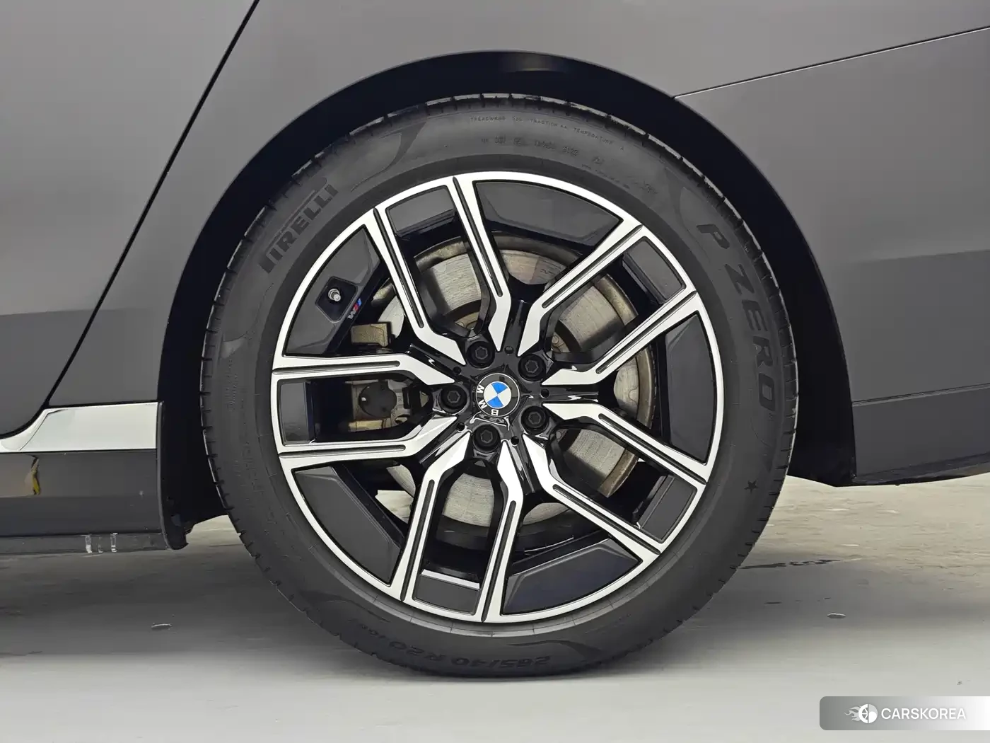 BMW i7 2023 Черный из Китая, фото 2