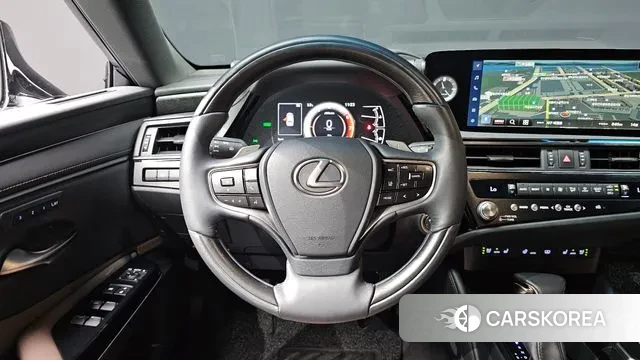 Lexus ES300h 7th generation 2023 Белый из Кореи, фото 2