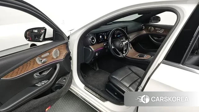 Mercedes-Benz E-Class W213 2022 Белый из Кореи, фото 2