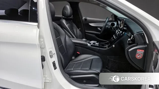 Mercedes-Benz C-Class W205 2018 Белый из Кореи, фото 2