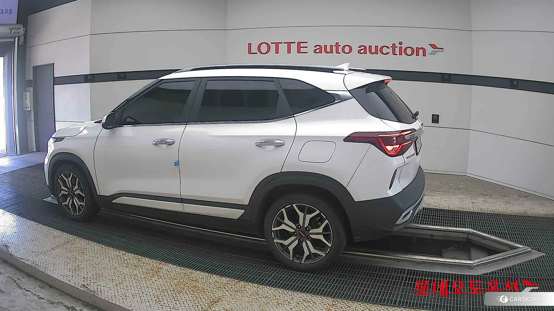 Kia Seltos 2023 Snow White Pearl из Кореи, фото 2