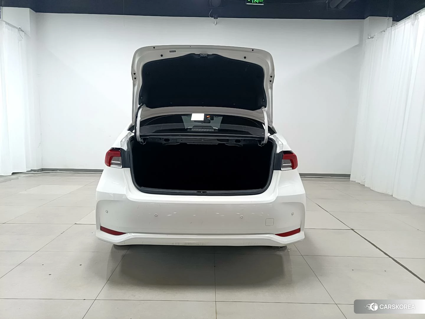 Toyota Corolla 2021 Белый из Китая, фото 2