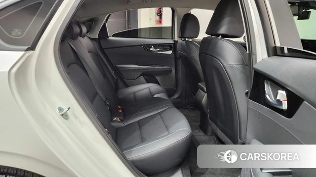 Kia The New K3 2nd generation 2023 Белый из Кореи, фото 2