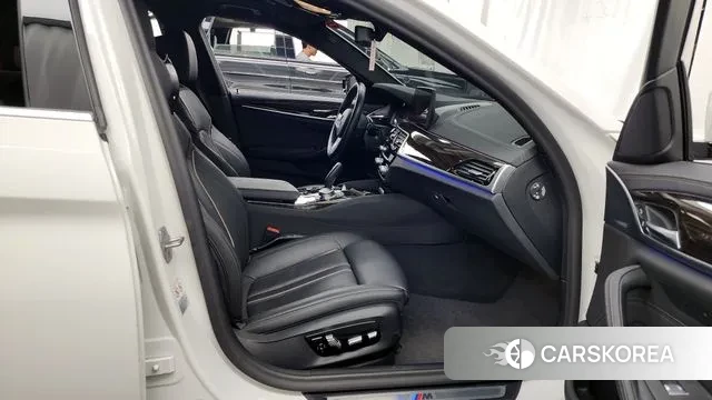 BMW 5 Series (G30) 2021 Белый из Кореи, фото 2