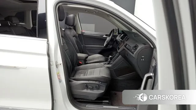 Volkswagen Tiguan second Generation 2021 Белый из Кореи, фото 2