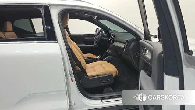 Volvo XC40 2021 Белый из Кореи, фото 2