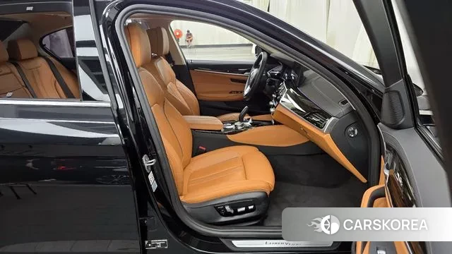 BMW 5 Series (G30) 2022 Черный из Кореи, фото 2