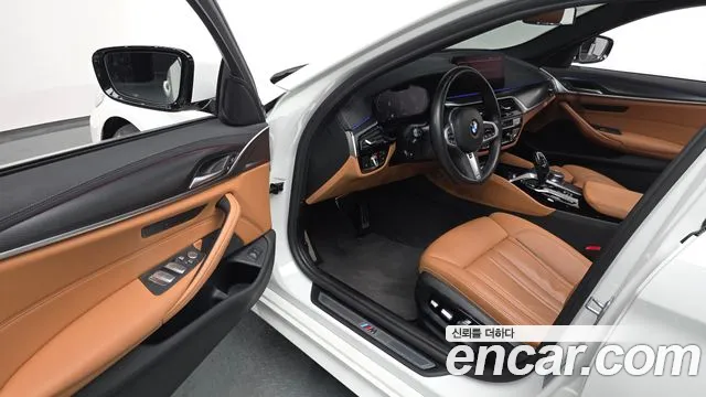 BMW 5 Series (G30) 2022 Белый из Кореи, фото 2