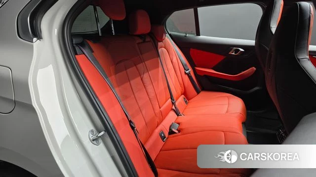 BMW 1 Series (F40) 2023 Белый из Кореи, фото 2