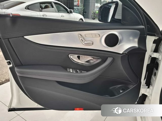 Mercedes-Benz E-class 2021 Белый из Китая, фото 2