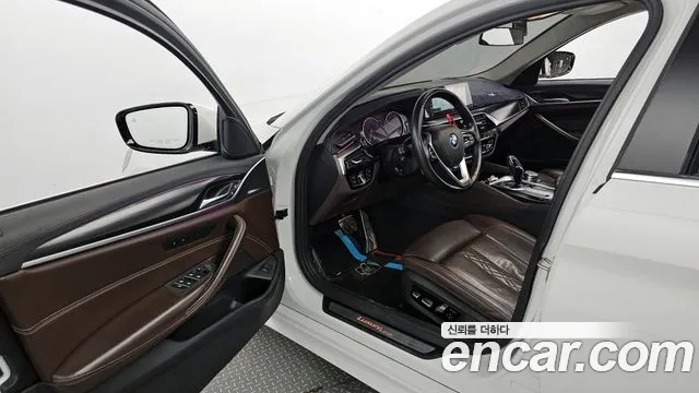 BMW 5 Series (G30) 2018 Белый из Кореи, фото 2