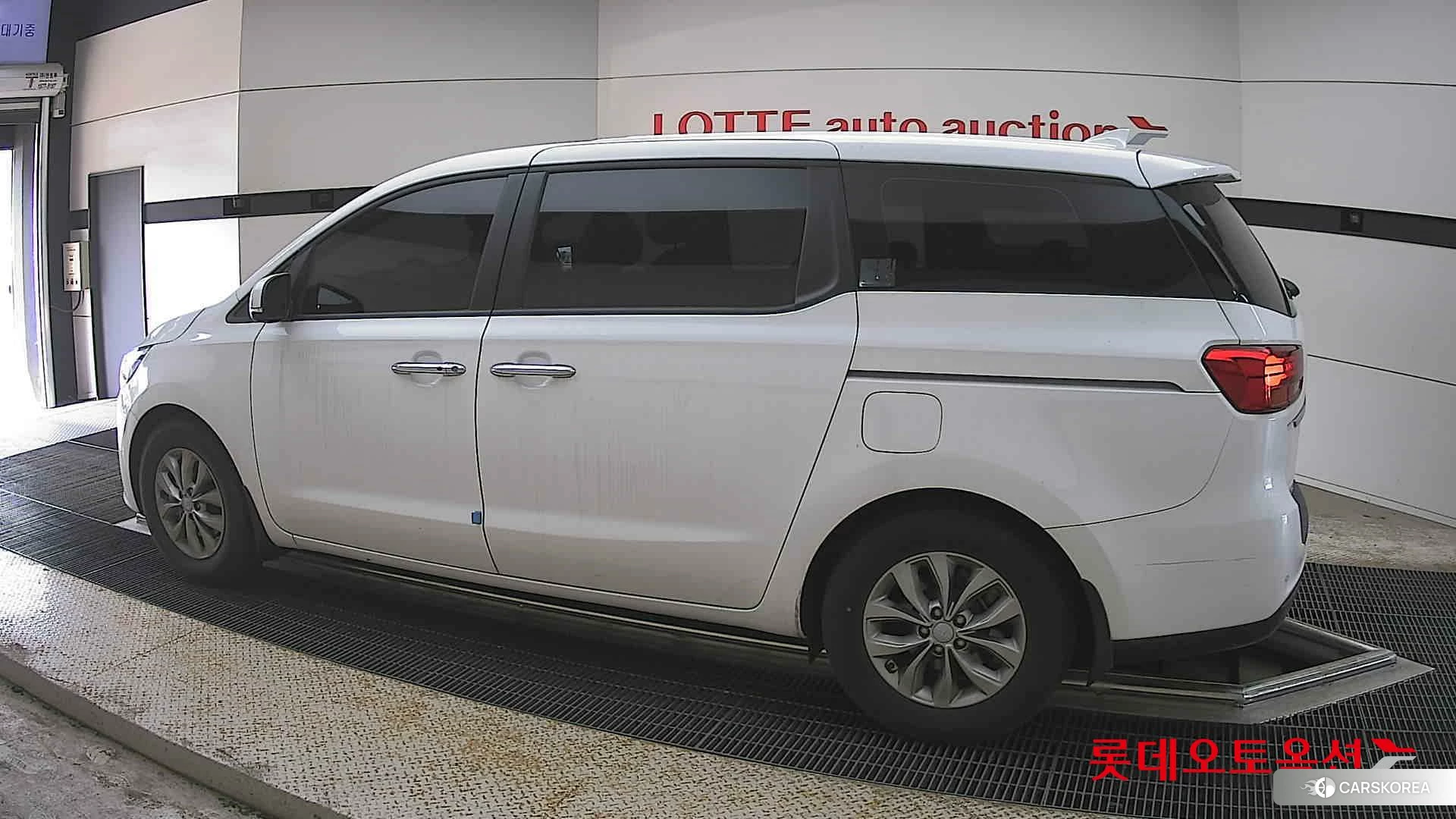 Kia Carnival 2020 Snow White Pearl (optional) из Кореи, фото 2
