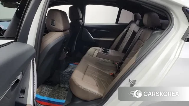 BMW 5 Series (G60) 2024 Белый из Кореи, фото 2