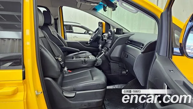 Hyundai Staria 2022 Желтый из Кореи, фото 2