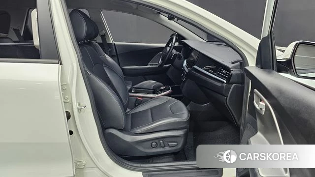 Kia Niro Plus 2022 Белый из Кореи, фото 2