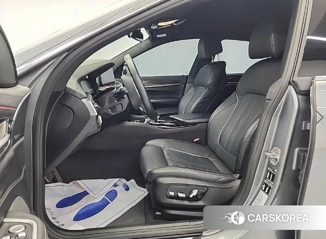 BMW 6 Series GT (G32) 2023 Серебристо-серый из Кореи, фото 2