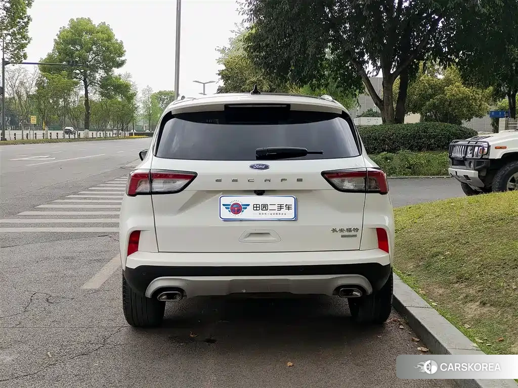 Ford Escape 2023 Белый из Китая, фото 3