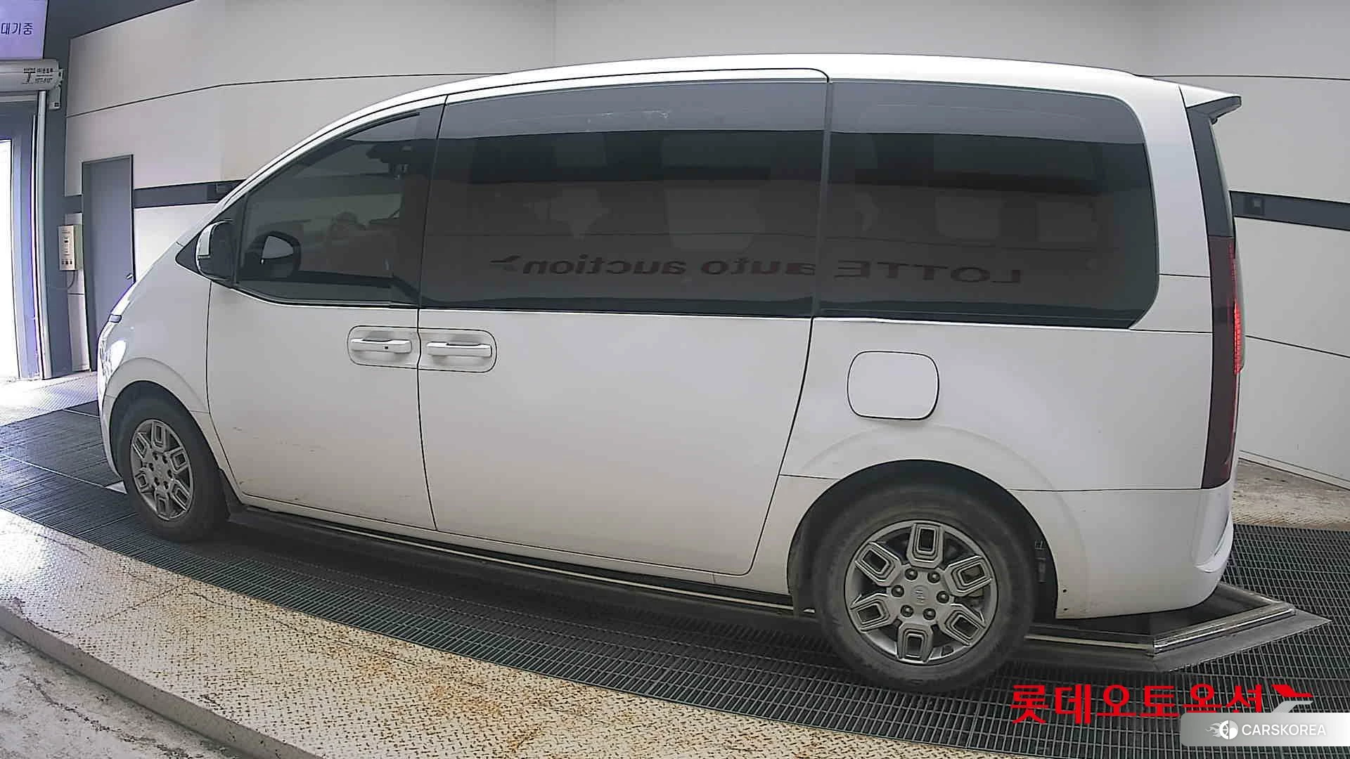 Hyundai Staria 2023 Белый из Кореи, фото 2