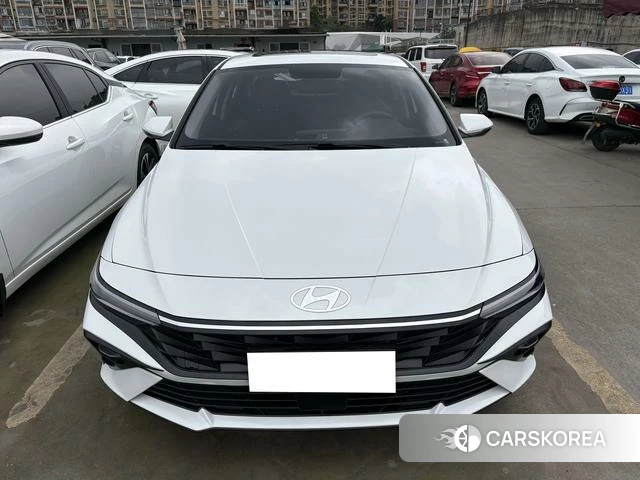 Hyundai Elantra 2023 Белый из Китая, фото 2