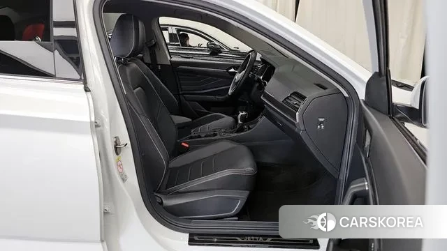 Volkswagen 7th Generation of Jetta 2023 Белый из Кореи, фото 2