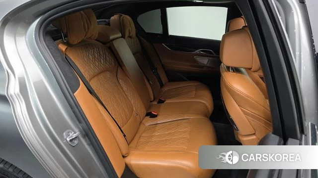 BMW 7 Series (G11) 2022 Серебристо-серый из Кореи, фото 2